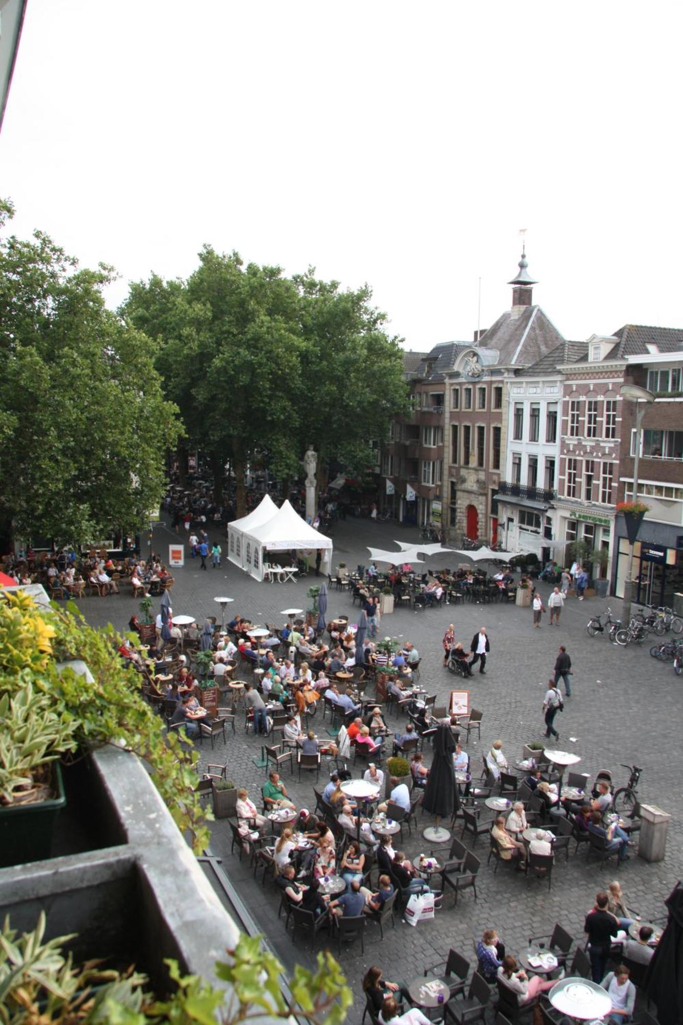 Stadshotel De Klok Breda Exterior foto
